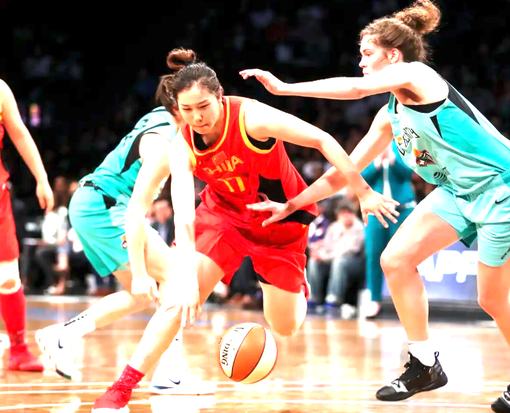 耀世娱乐-中国女篮轻取马里开门红！3大功臣浮出水面，李月汝21+11统治内线